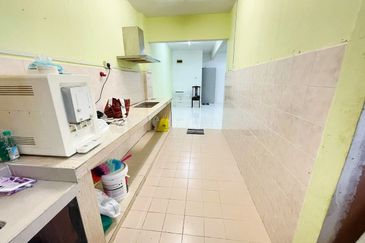 Sri Puteri (Earls Court), Ukay Perdana