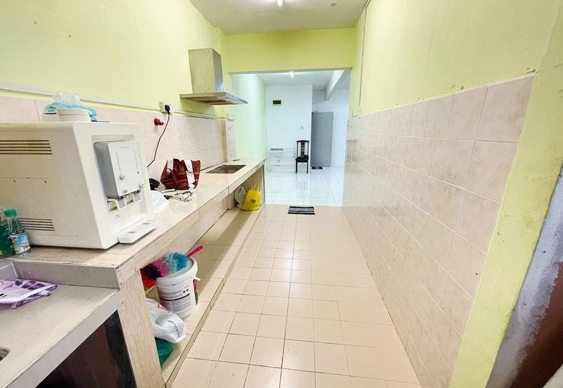 Sri Puteri (Earls Court), Ukay Perdana