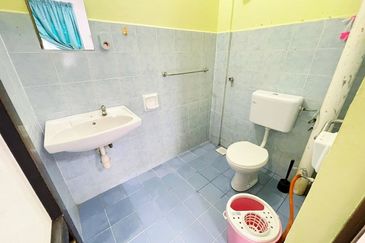 Sri Puteri (Earls Court), Ukay Perdana