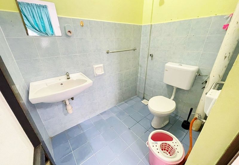 Sri Puteri (Earls Court), Ukay Perdana