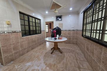Double Storey Bungalow / Kulai