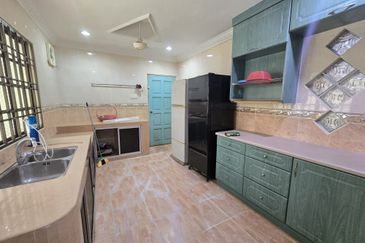 Double Storey Bungalow / Kulai