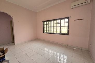 Double Storey Bungalow / Kulai