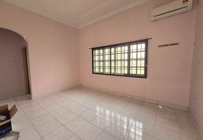 Double Storey Bungalow / Kulai