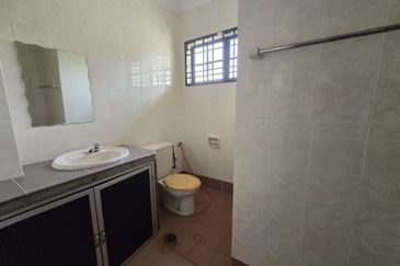 Double Storey Bungalow / Kulai