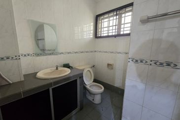 Double Storey Bungalow / Kulai