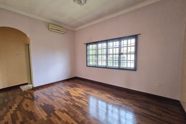 Double Storey Bungalow / Kulai