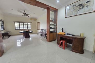 Double Storey Bungalow / Kulai