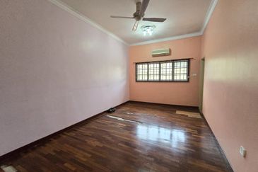 Double Storey Bungalow / Kulai