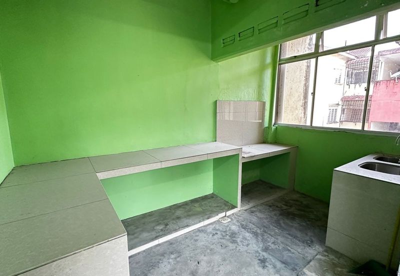 Taman Pulai Utama Flat