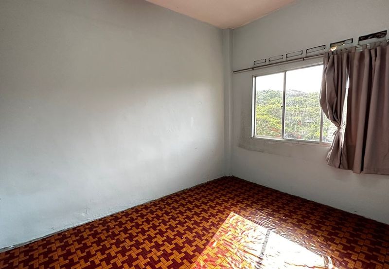 Taman Pulai Utama Flat