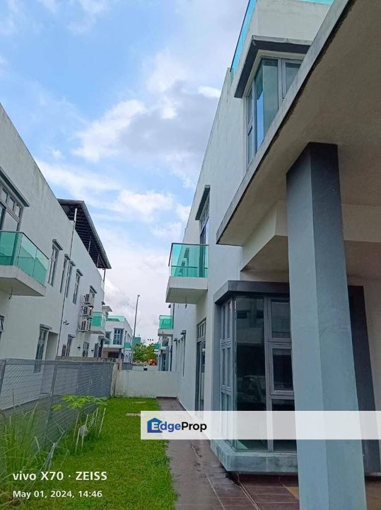 Skudai, Cluster House, D Carlton Heights, Sale, Johor, Skudai