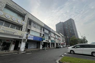 Taman Mount Austin Commercial