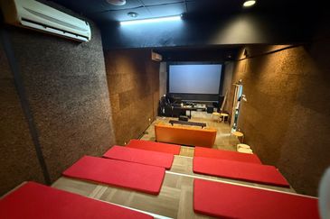 Pusat Perdagangan Danga Utama