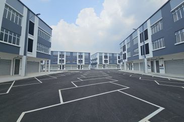 Kulai Vervocity, Shoplot, for Rent