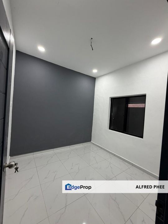 Single Storey Link House Taman Universiti For Sale, Johor, Skudai