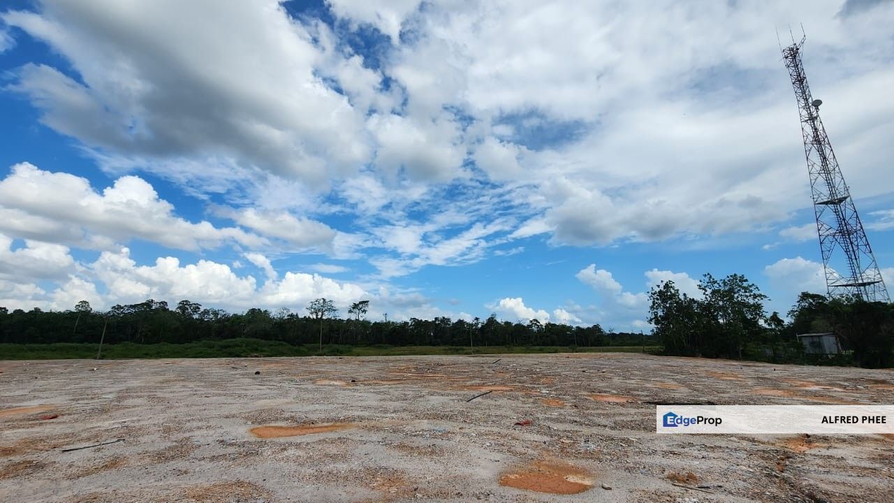 For Sale/ For Rent🅰️🅰️

PTP Industrial Land (converting to Medium Industry), 5.22acres, Johor, Gelang Patah