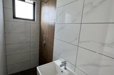 Piccadilly Service Residence @ Greentown