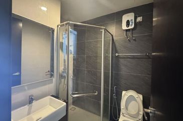 Baypoint @ Country Garden Danga Bay