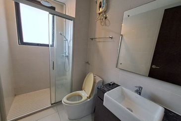 Baypoint @ Country Garden Danga Bay