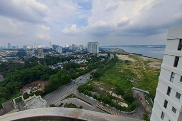 Baypoint @ Country Garden Danga Bay