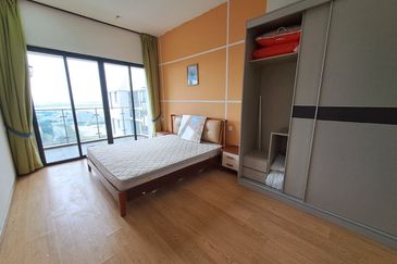 Baypoint @ Country Garden Danga Bay