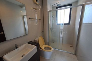 Baypoint @ Country Garden Danga Bay