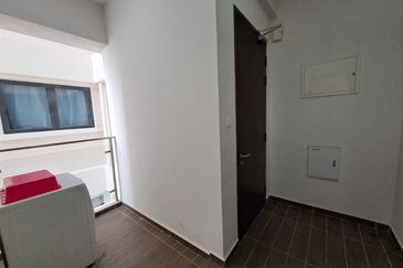 Baypoint @ Country Garden Danga Bay