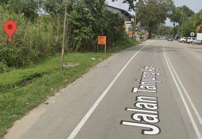 JALAN TANJUNG API, KUANTAN LAND BESIDE MAIN ROAD FOR SALE 