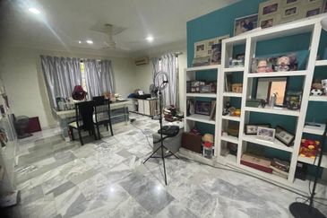 SL 10, Bandar Sungai Long