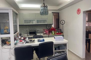 SL 10, Bandar Sungai Long