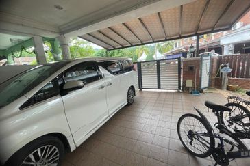 SL 10, Bandar Sungai Long