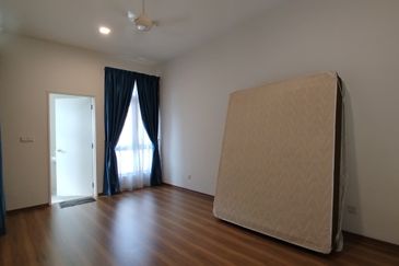 Big Size 2 Storey Terrace House