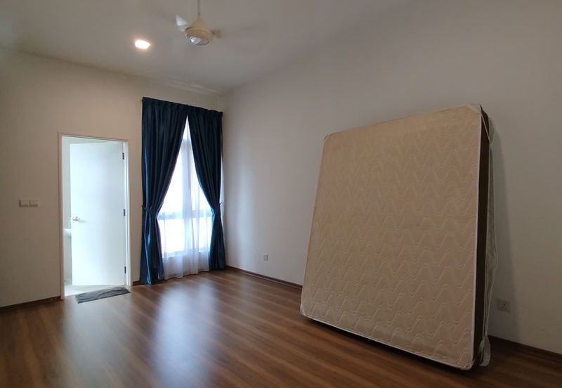 Big Size 2 Storey Terrace House