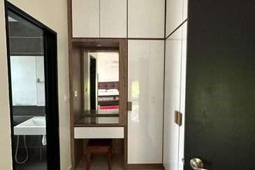 The Canal Garden South, Horizon Hills