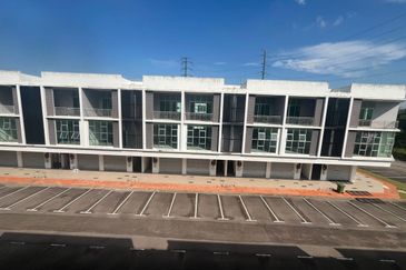 Ion Medini Iskandar Puteri 3 Storey Shop for Sale Bare Original Unit