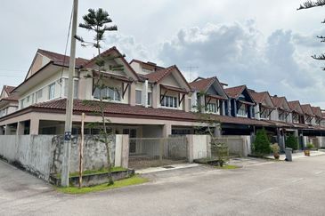 Double Storey Terrace-End Lot With Land