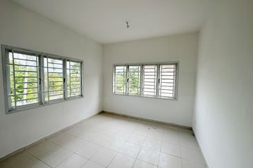 Double Storey Terrace-End Lot With Land