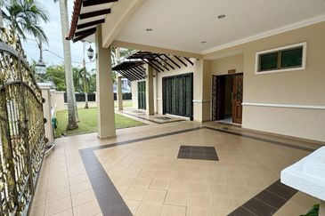 Double Storey Bungalow Corner Lot