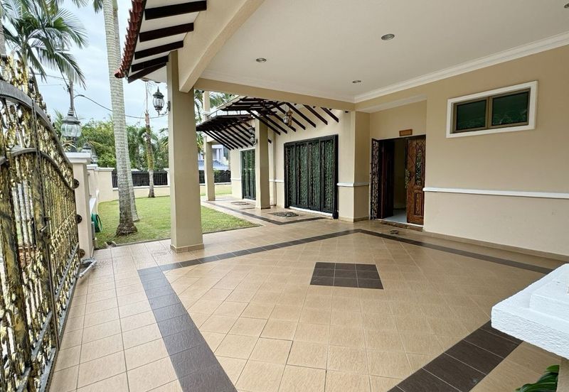 Double Storey Bungalow Corner Lot