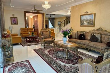 Double Storey Bungalow Corner Lot