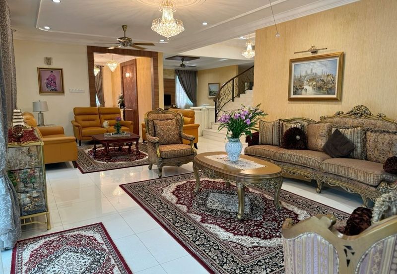 Double Storey Bungalow Corner Lot