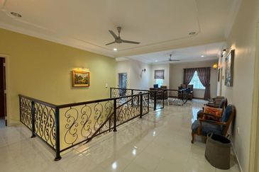 Double Storey Bungalow Corner Lot