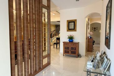 Double Storey Bungalow Corner Lot