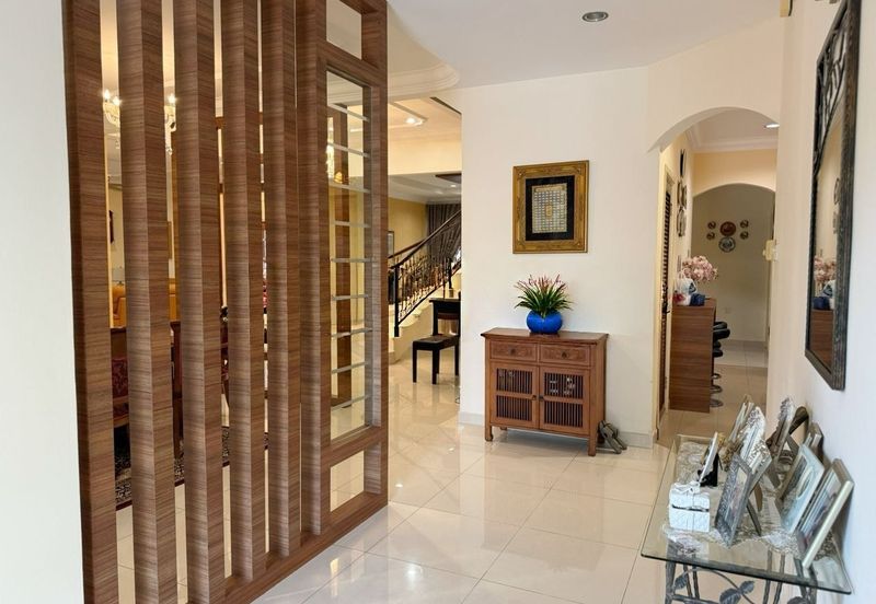 Double Storey Bungalow Corner Lot