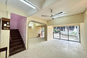 Double Storey Terrace End Lot
