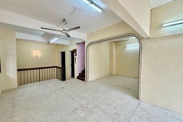 Double Storey Terrace End Lot