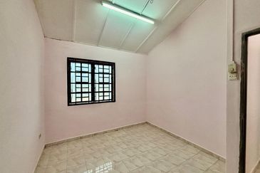 Double Storey Terrace End Lot