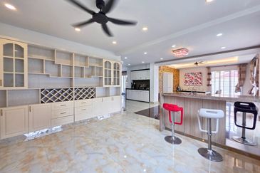 2 units of Double Storey Semi D 