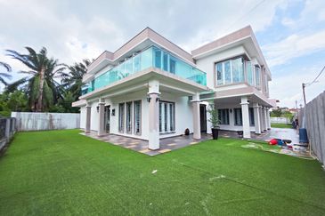 2 units of Double Storey Semi D 